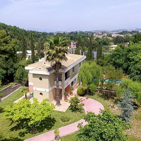 Chloe Villa Virósz